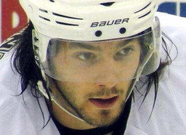 NHL player Kris Letang playing in an NHL game