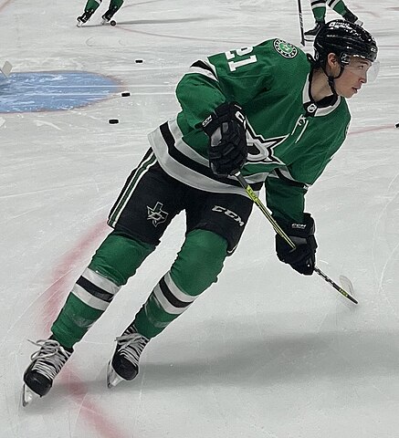 Jason Robertson pre-game skating around before an NHL game